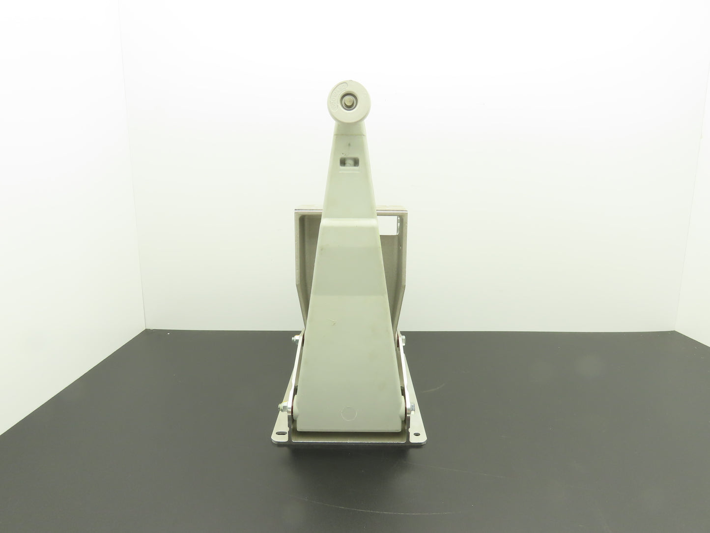 Mantissa 000-104-02-150 Sorter Conveyor Tilt Deck Tray Tipper Gray TM Assembly