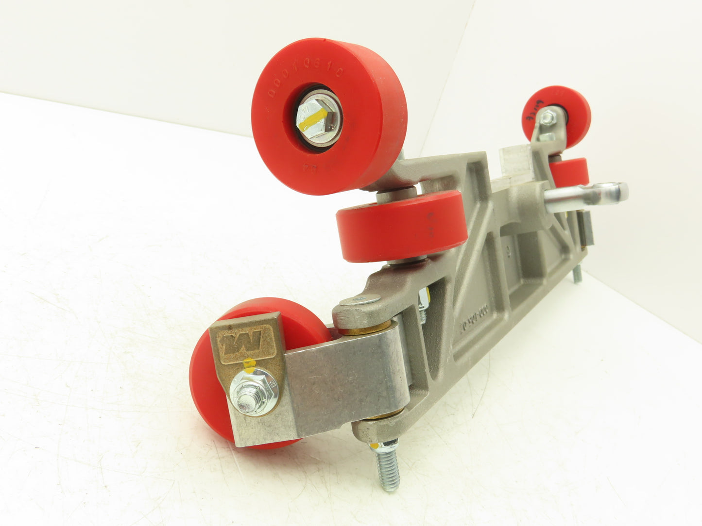 Mantissa Eurosort 000-106-06E Sorter Conveyor Carrier Axle Assembly