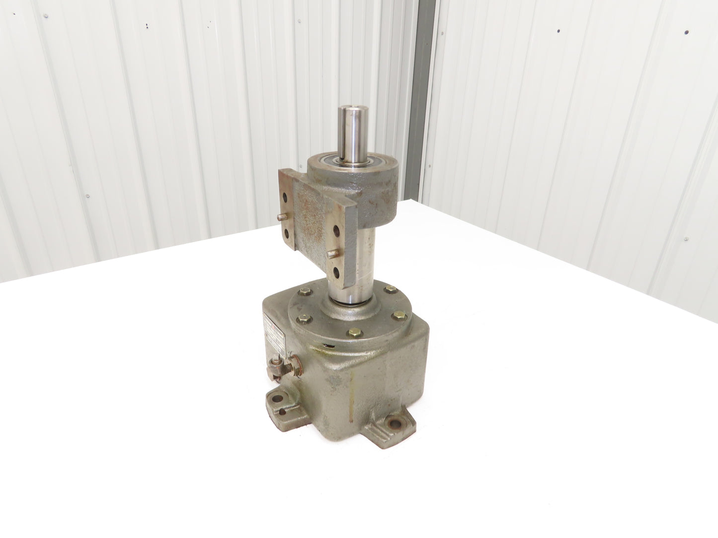 Mitsubishi CHVW 65R0-35.5 Worm Gearbox 38:1 Reducer 0.64kW 44rpm W/Bracket