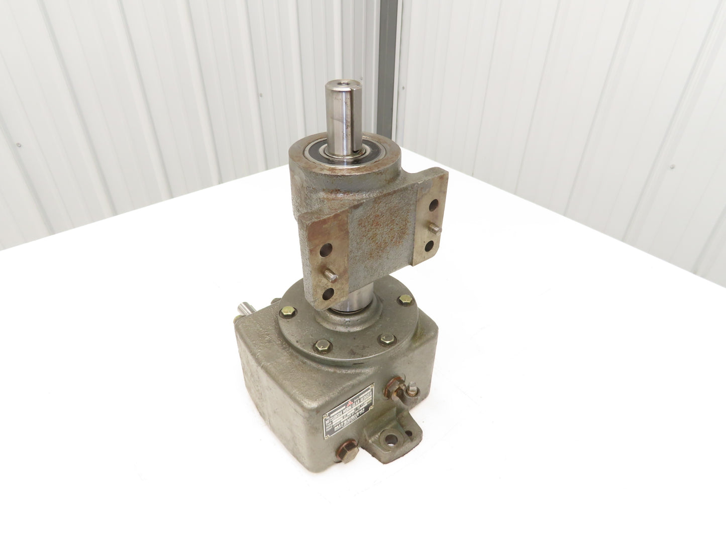 Mitsubishi CHVW 65R0-35.5 Worm Gearbox 38:1 Reducer 0.64kW 44rpm W/Bracket