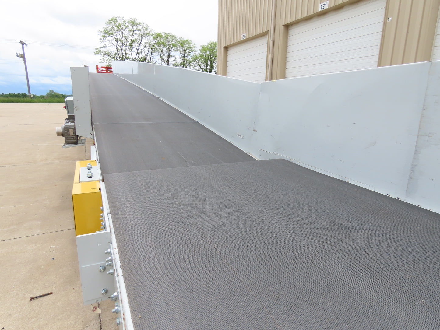 Hytrol BPC 49"x 56' Incline Belt Conveyor 7.5Hp 3PH Center Drive 170fpm 108"H