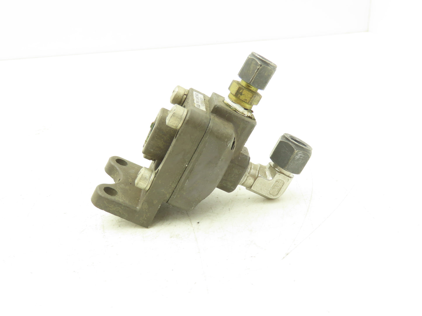 American Standard P54350-2 Pneumatic Shuttle Valve 200psi  1/4" Ports