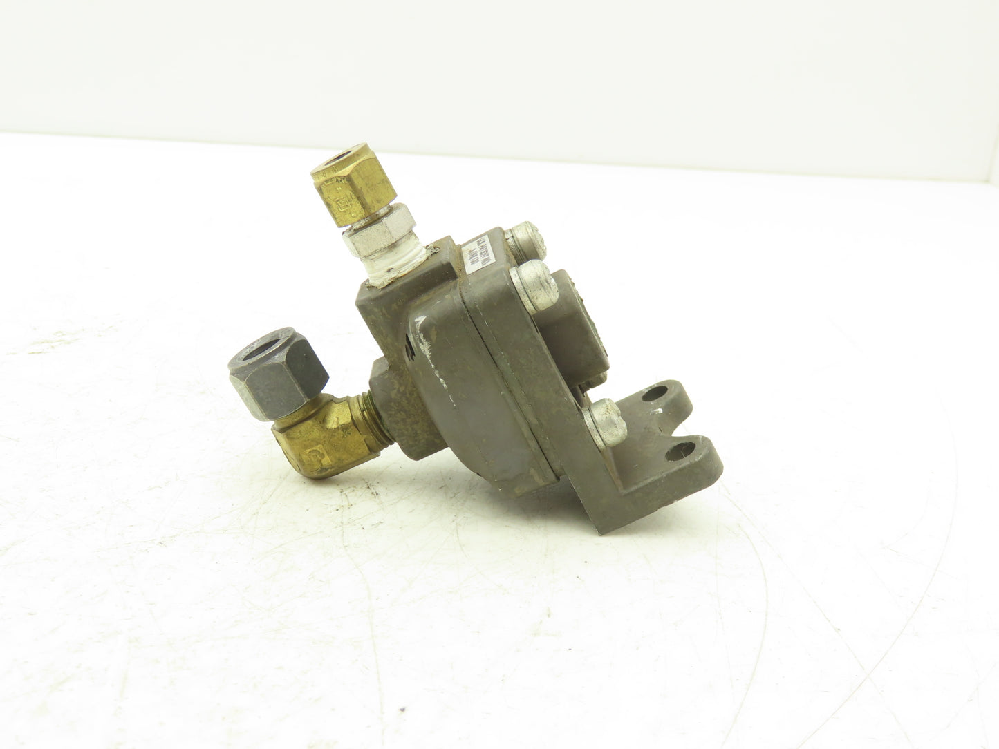 American Standard P54350 Pneumatic Shuttle Valve 200psi  1/4" Ports