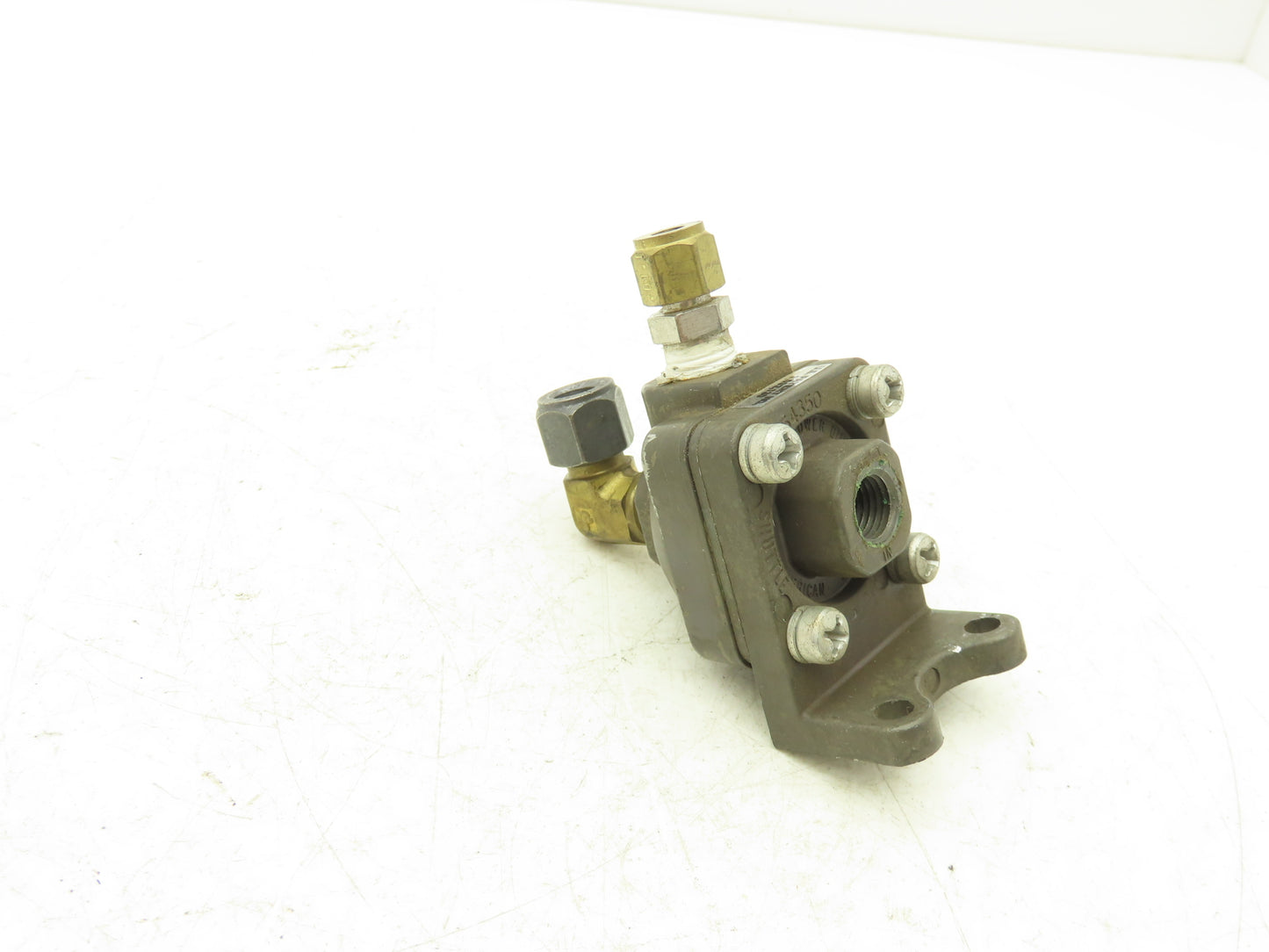 American Standard P54350 Pneumatic Shuttle Valve 200psi  1/4" Ports