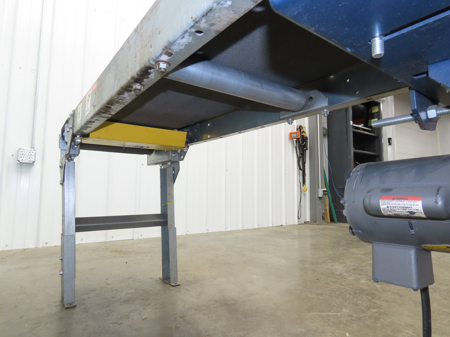 17"W x 7' Slider Bed Conveyor 12"Belt .17Hp 115/230V 1PH End Drive 60fpm Adj Ht