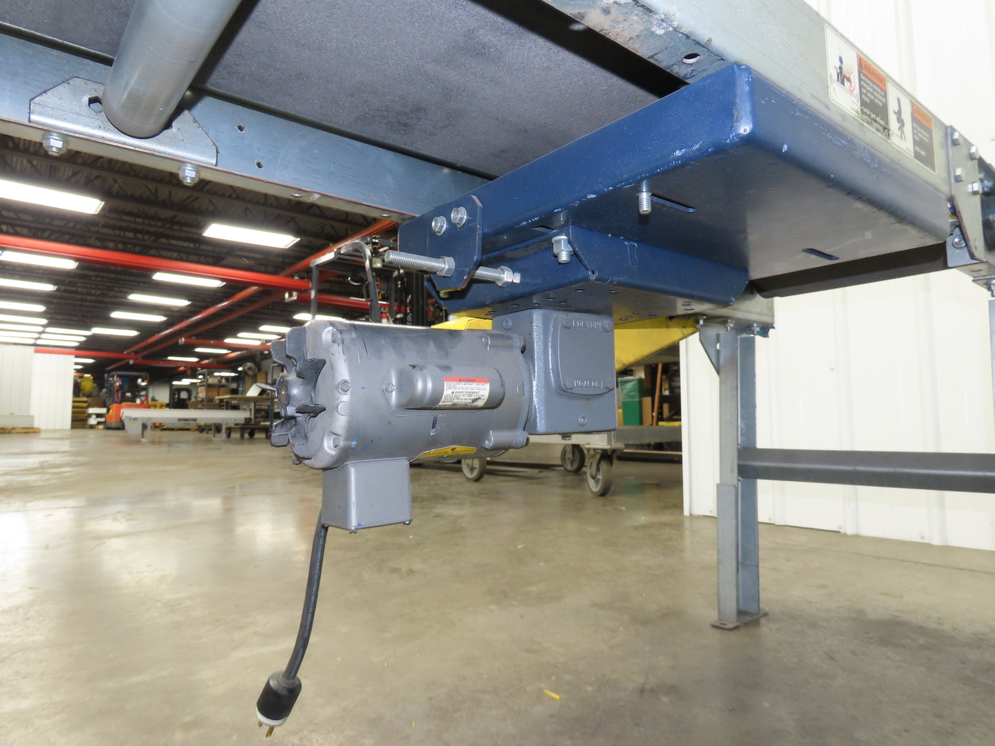 17"W x 7' Slider Bed Conveyor 12"Belt .17Hp 115/230V 1PH End Drive 60fpm Adj Ht