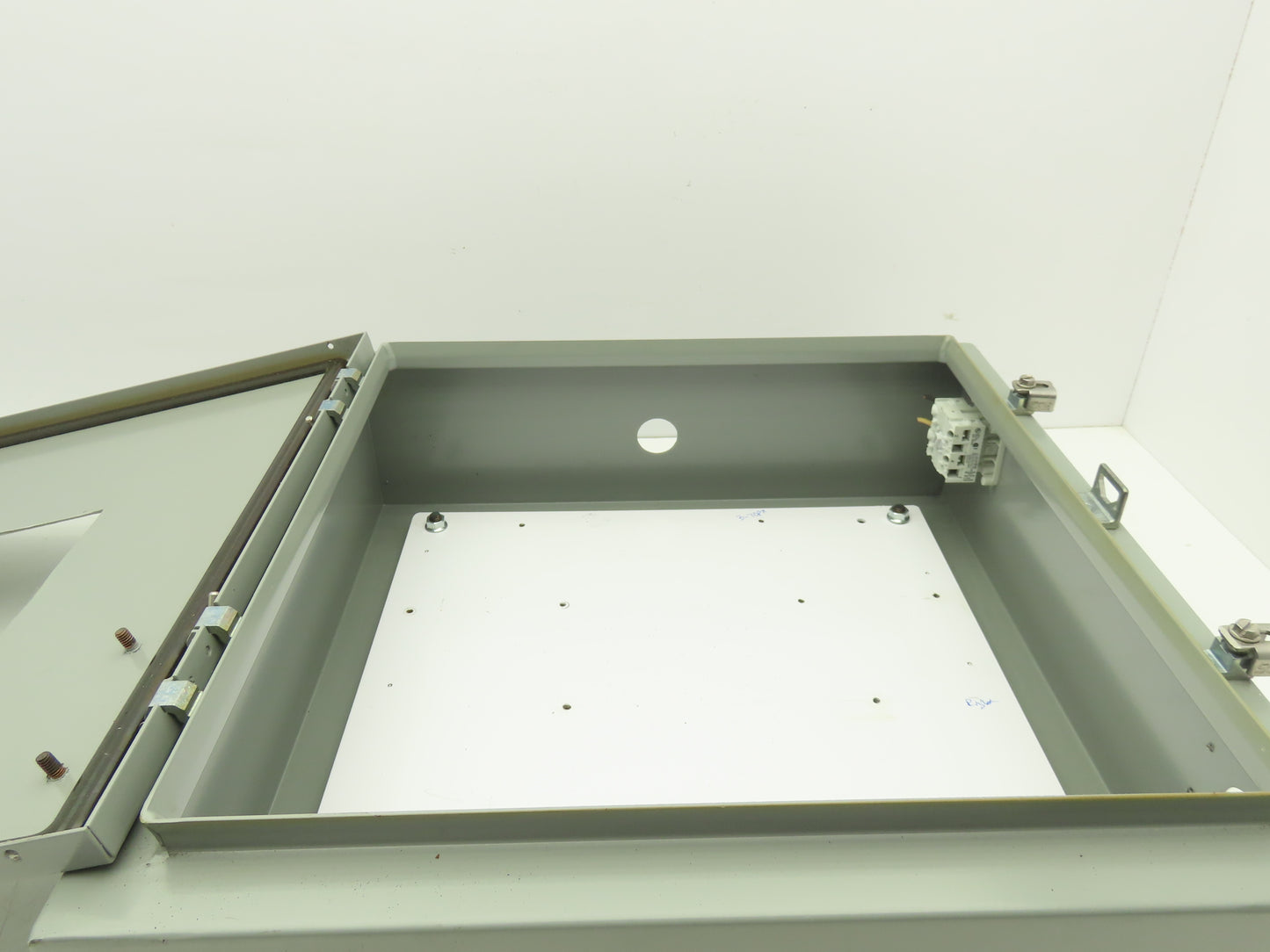 Saginaw SCE-20H2006LP Electrical Enclosure 20x20x6" Backplate Knockout Wallmount