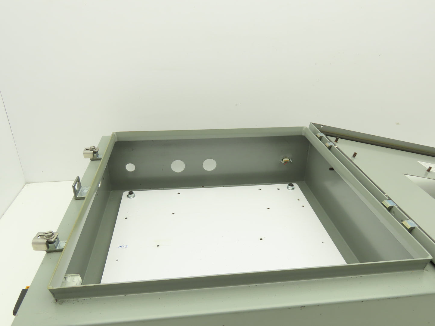 Saginaw SCE-20H2006LP Electrical Enclosure 20x20x6" Backplate Knockout Wallmount