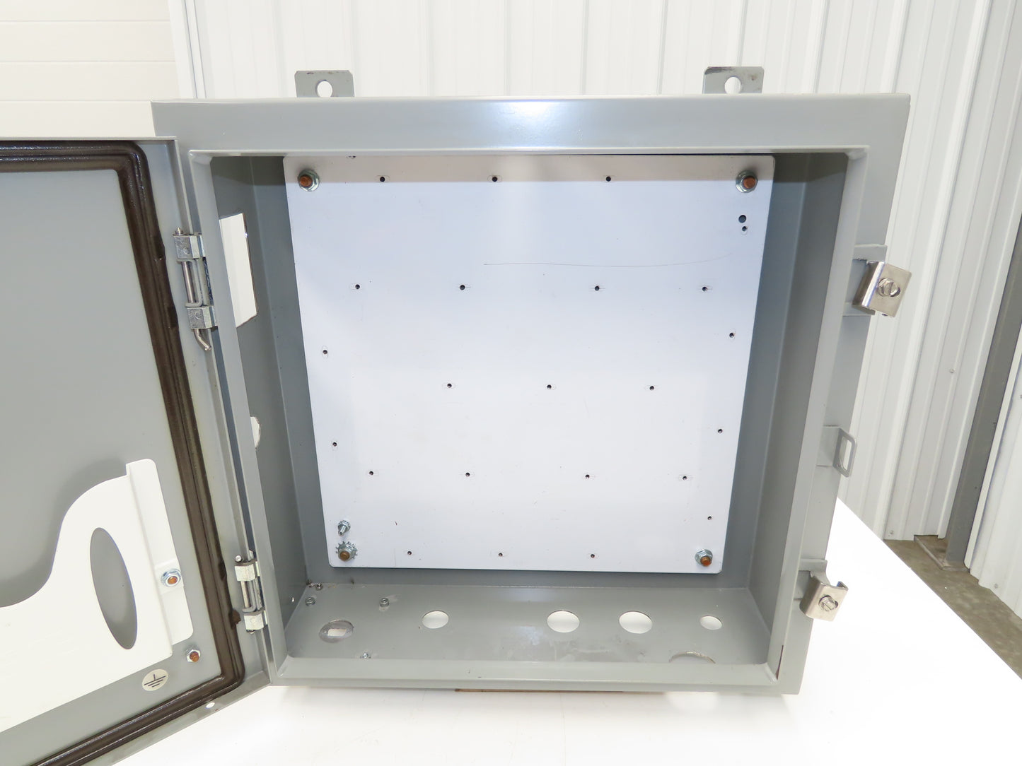 Saginaw SCE-20H2006LP Electrical Enclosure 20x20x6" Backplate Knockout Wallmount