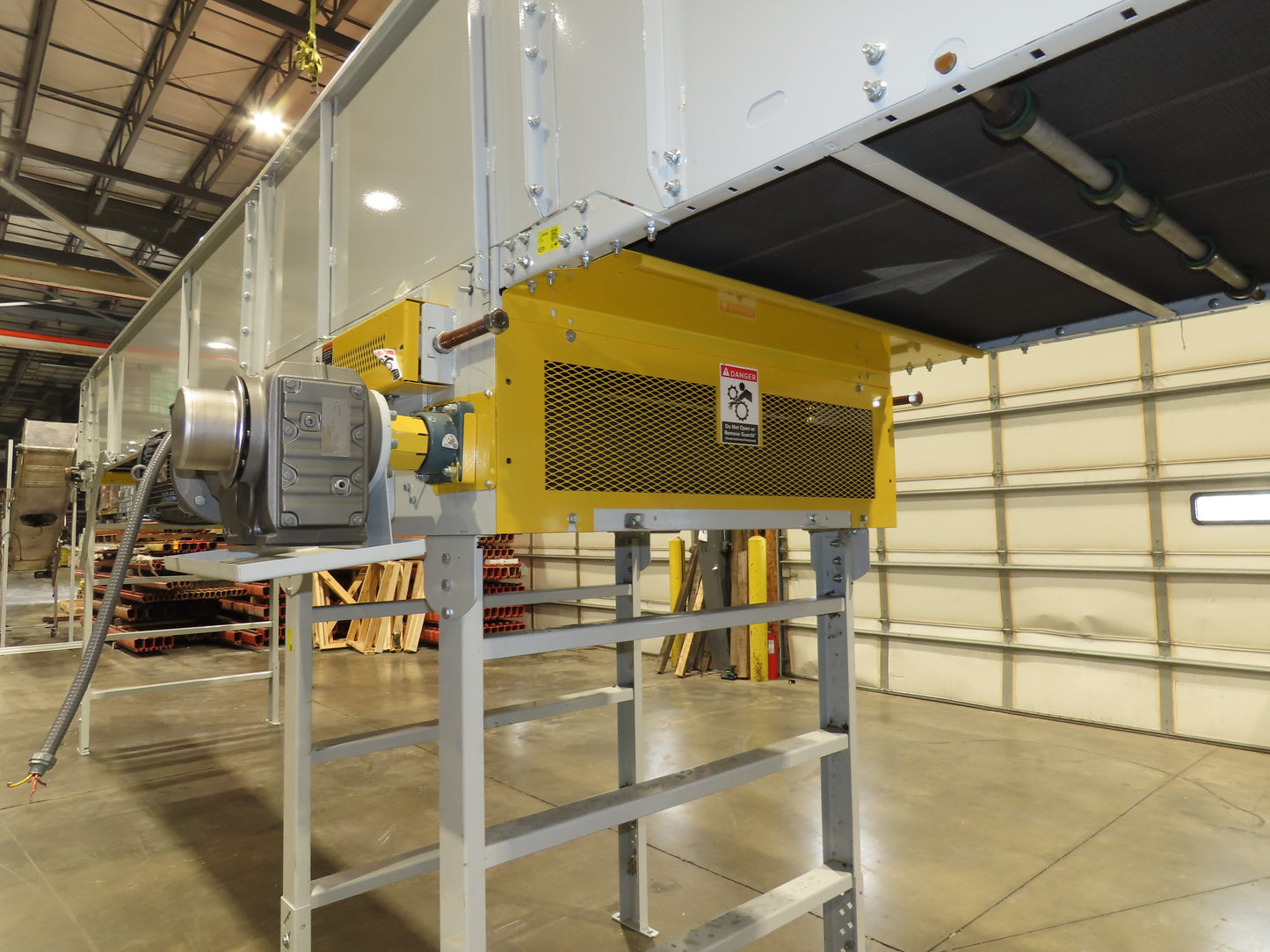 Hytrol BPC 49"x 63' 6" Slider Bed Conveyor 47"Belt 7.5Hp 3PH Center Drive 170fpm