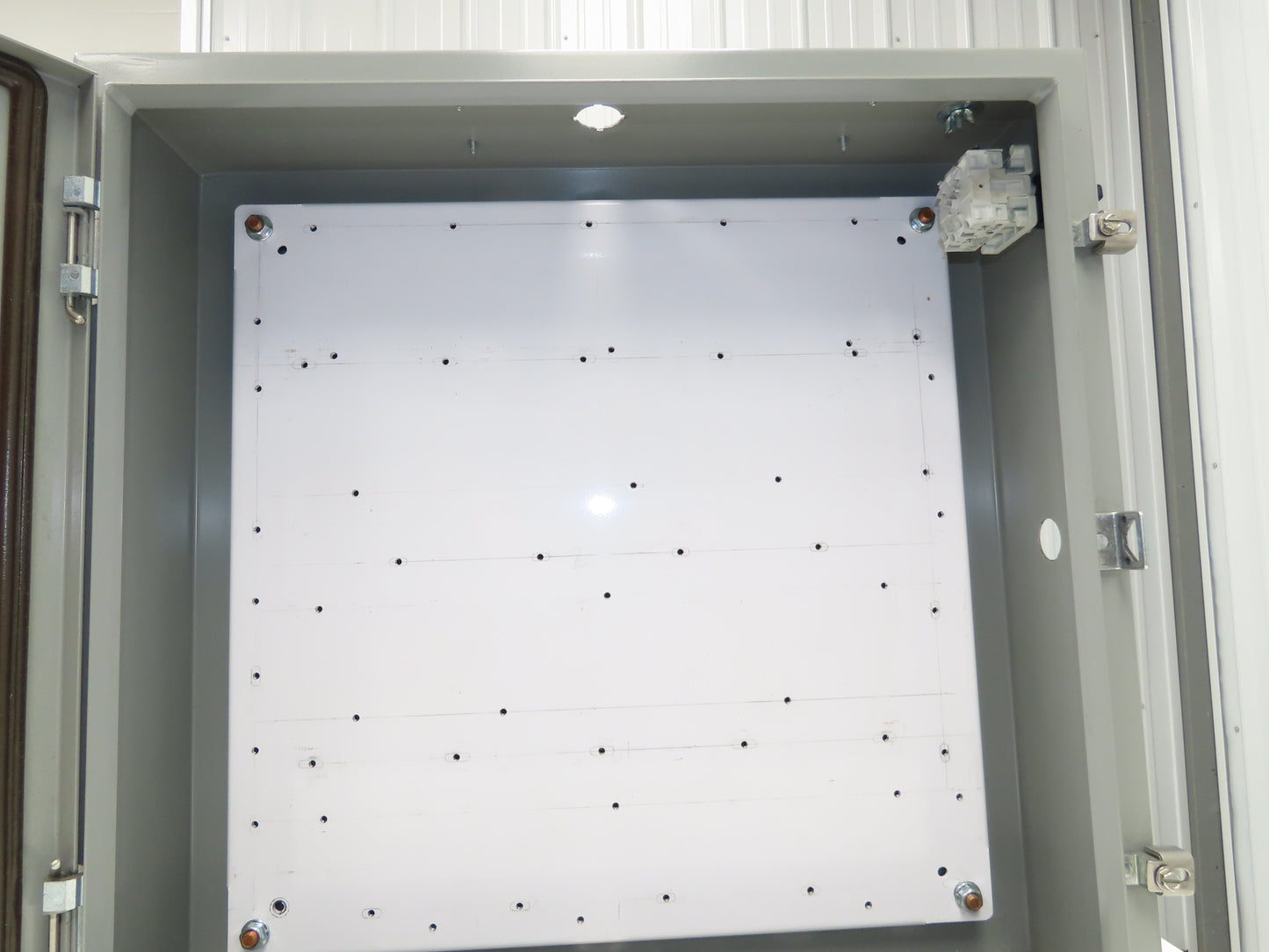 Saginaw SCE-24H2406LP Electrical Enclosure 24x24x6" Backplate Knockout Wallmount