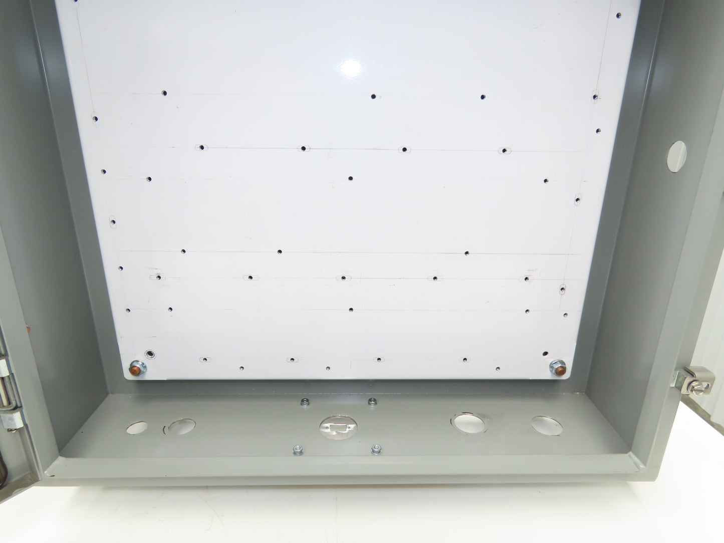 Saginaw SCE-24H2406LP Electrical Enclosure 24x24x6" Backplate Knockout Wallmount
