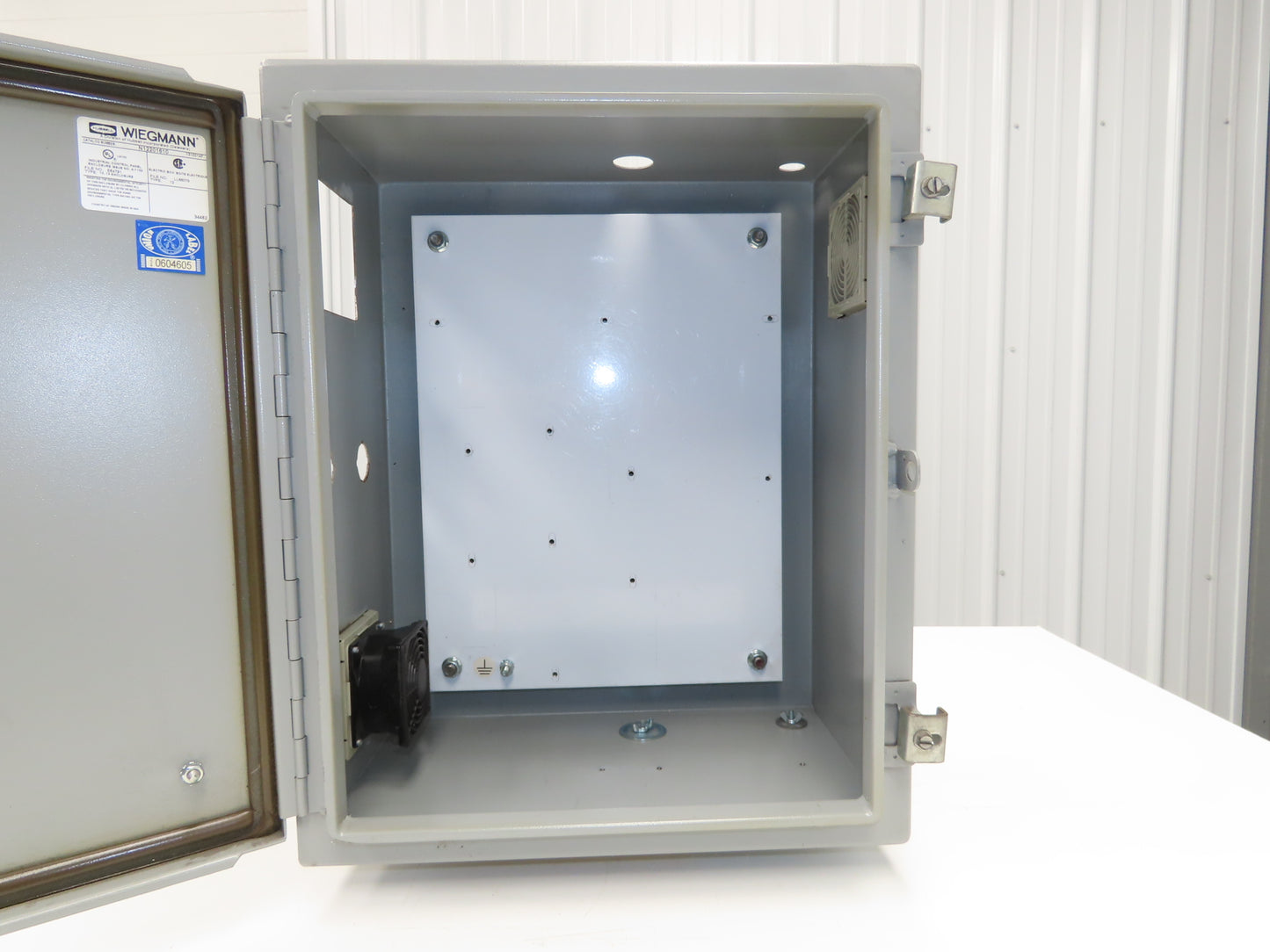 Wiegmann N12201610 Electrical Enclosure Cabinet 20"x16"x10" Backplate