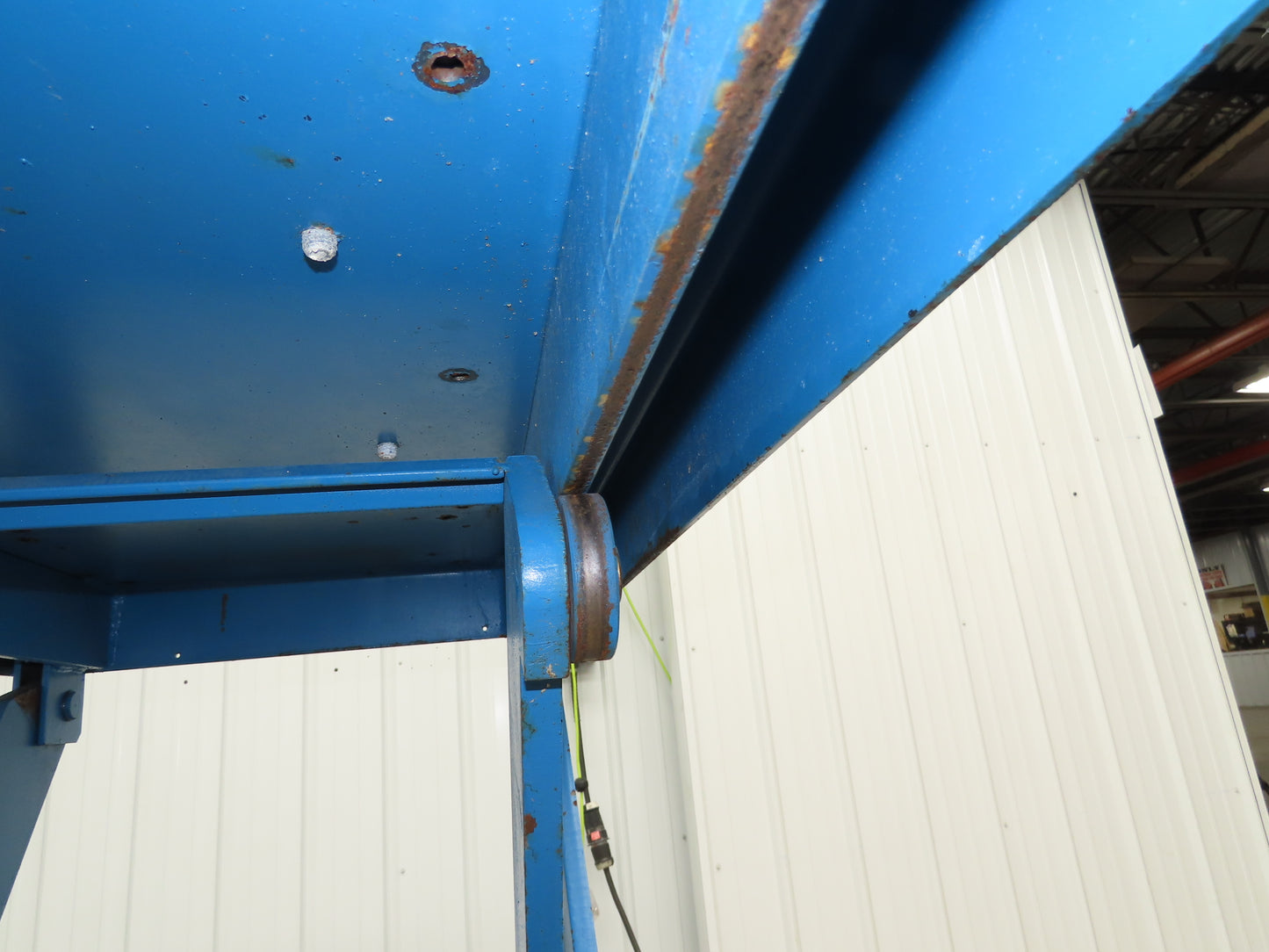 Bishamon Hydraulic Lift Table 2500lbs 36" Travel 24x48" Swivel Top 3Ph