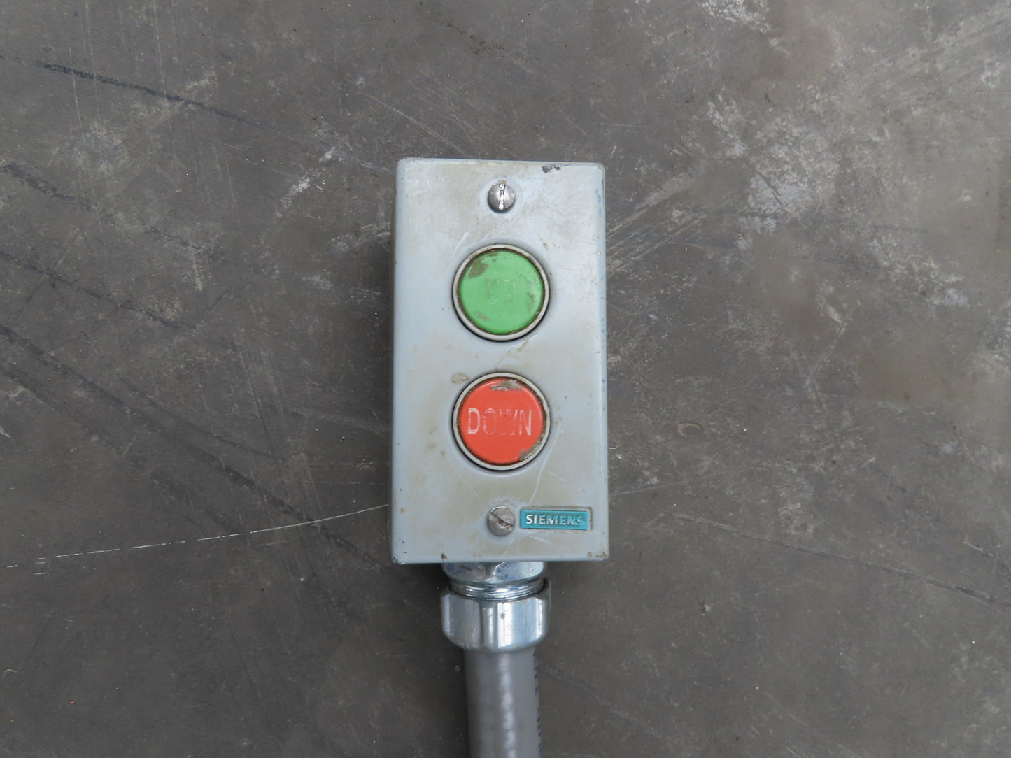 Bishamon Hydraulic Lift Table 2500lbs 36" Travel 24x48" Swivel Top 3Ph