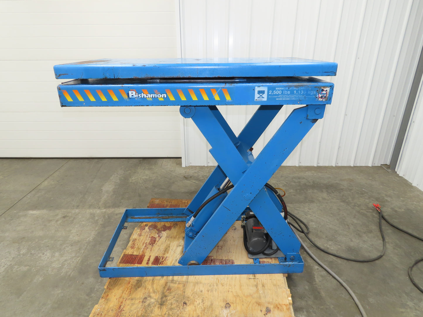 Bishamon Hydraulic Lift Table 2500lbs 36" Travel 24x48" Swivel Top 3Ph