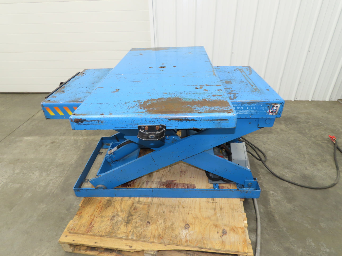 Bishamon Hydraulic Lift Table 2500lbs 36" Travel 24x48" Swivel Top 3Ph