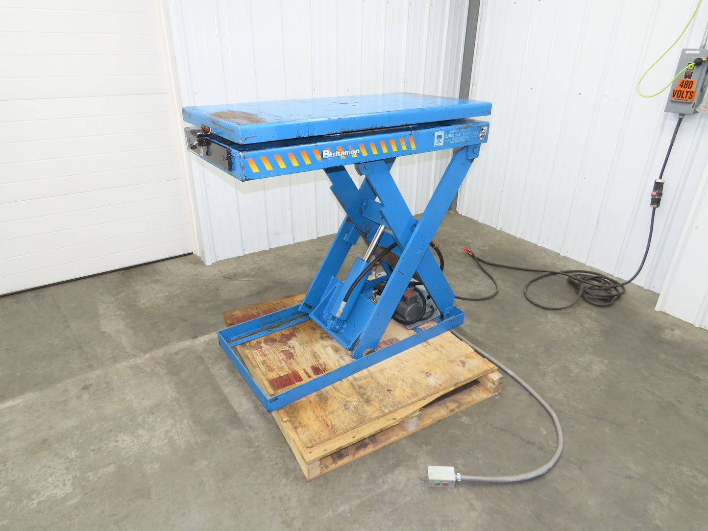Bishamon Hydraulic Lift Table 2500lbs 36" Travel 24x48" Swivel Top 3Ph