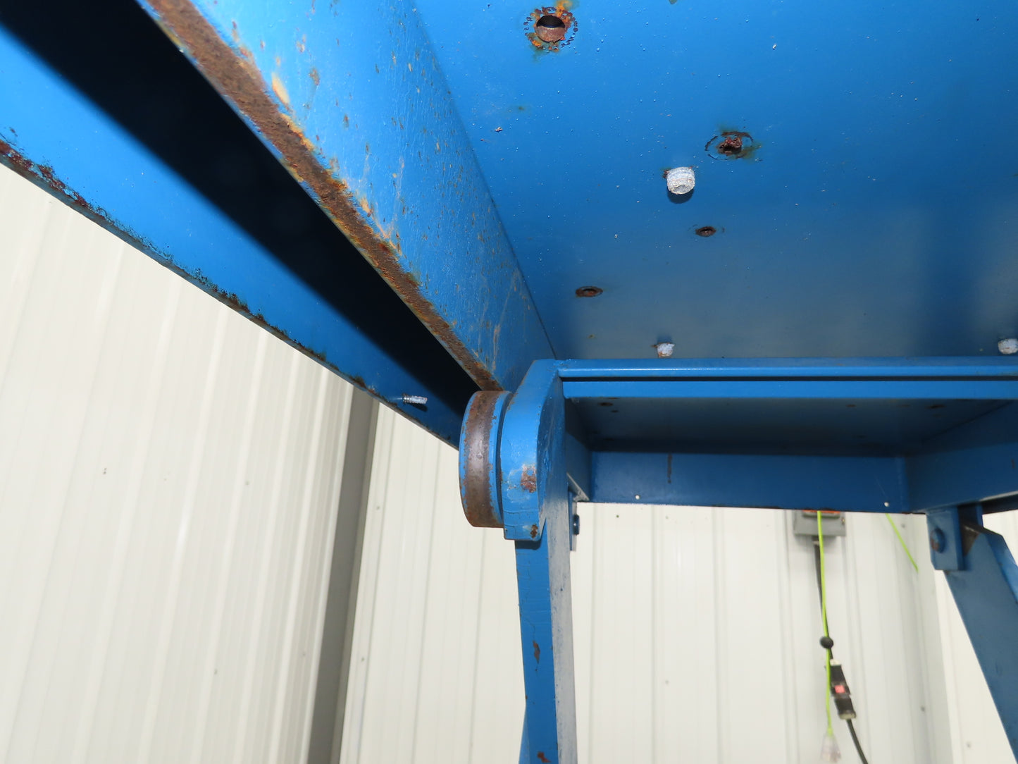 Bishamon Hydraulic Lift Table 2500lbs 36" Travel 24x48" Swivel Top 3Ph