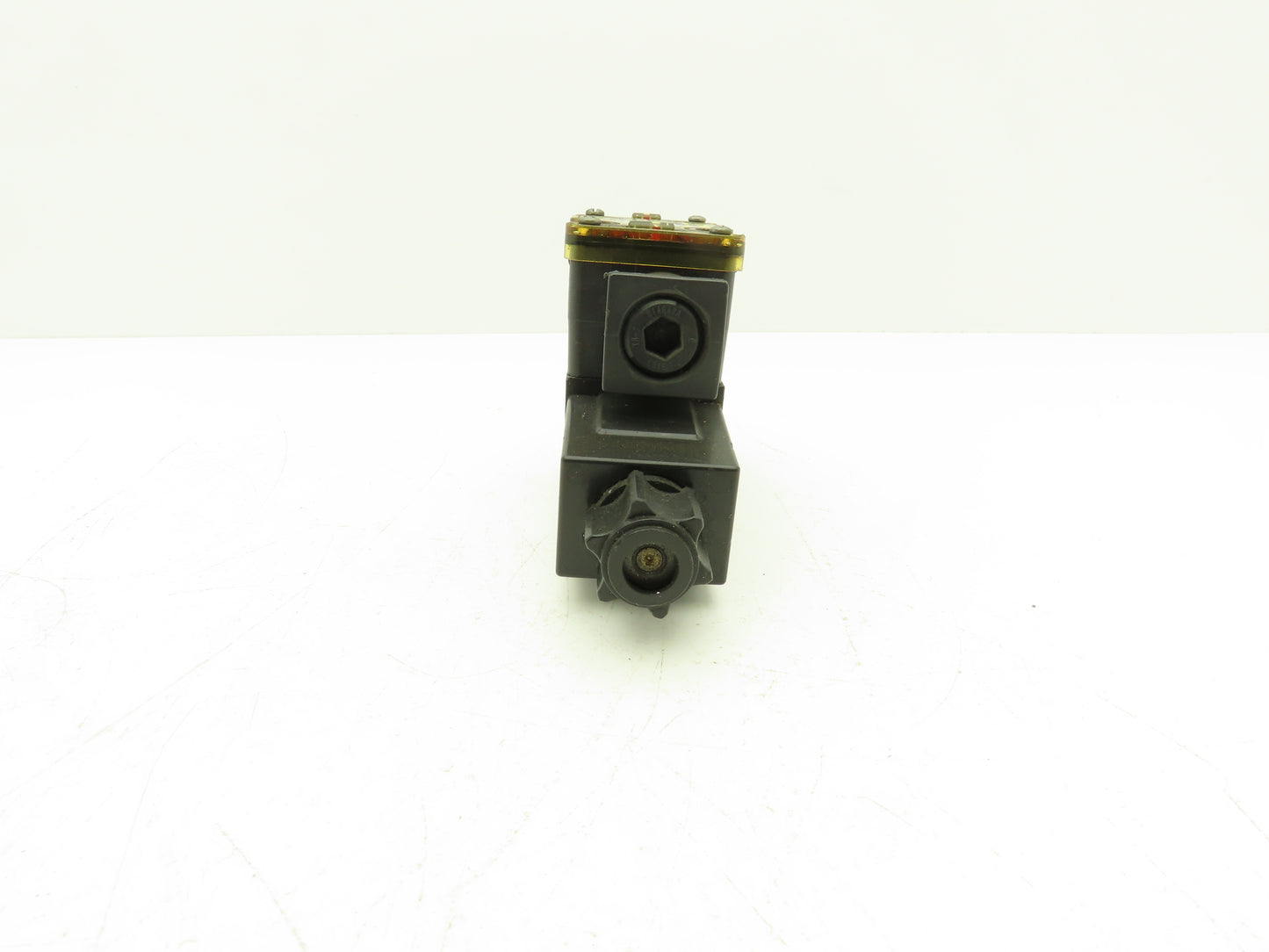 Parker D1VHW20HNYCF5 Hydraulic Directional Solenoid Valve 120VAC 60Hz