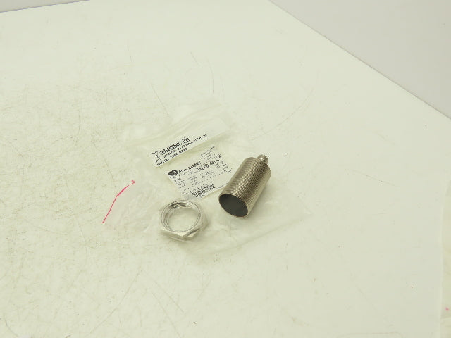 Allen Bradley 872C-M15NP30-D4 Inductive Proximity Switch 30MM Barrel 24VDC