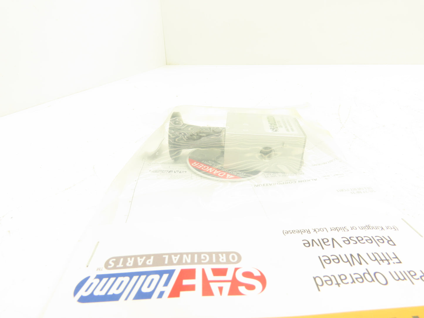 SAF Holland XB-11745 Fifth Wheel Release Pneumatic Valve Freightliner Cascadia