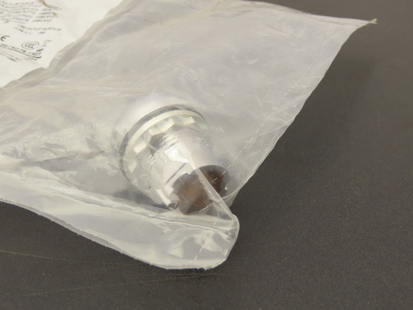 Allen Bradley Pushbutton Amber Orange Illuminated Momentary 2 NO 2NC 22mm