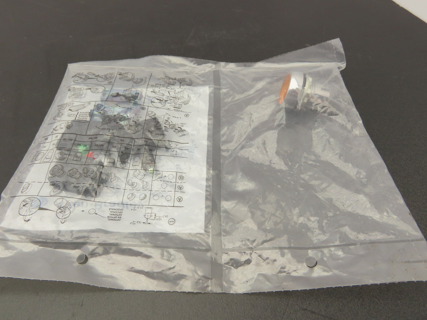 Allen Bradley Pushbutton Amber Orange Illuminated Momentary 2 NO 2NC 22mm