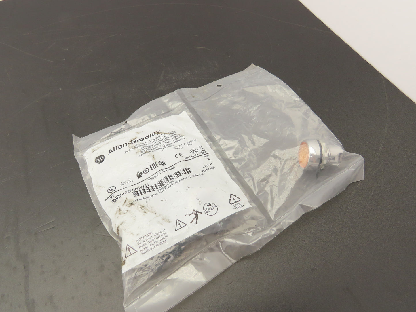 Allen Bradley Pushbutton Amber Orange Illuminated Momentary 2 NO 2NC 22mm