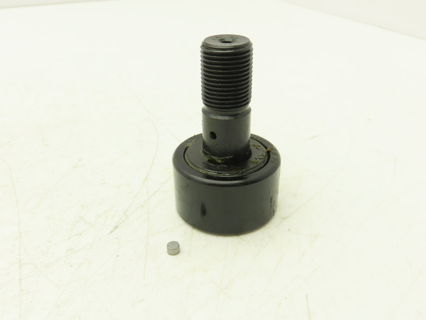 McGill CF 1 3/4 SB Flat Cam Follower 1-3/4" Roller Dia 1" Width Lubri-Disc Seal