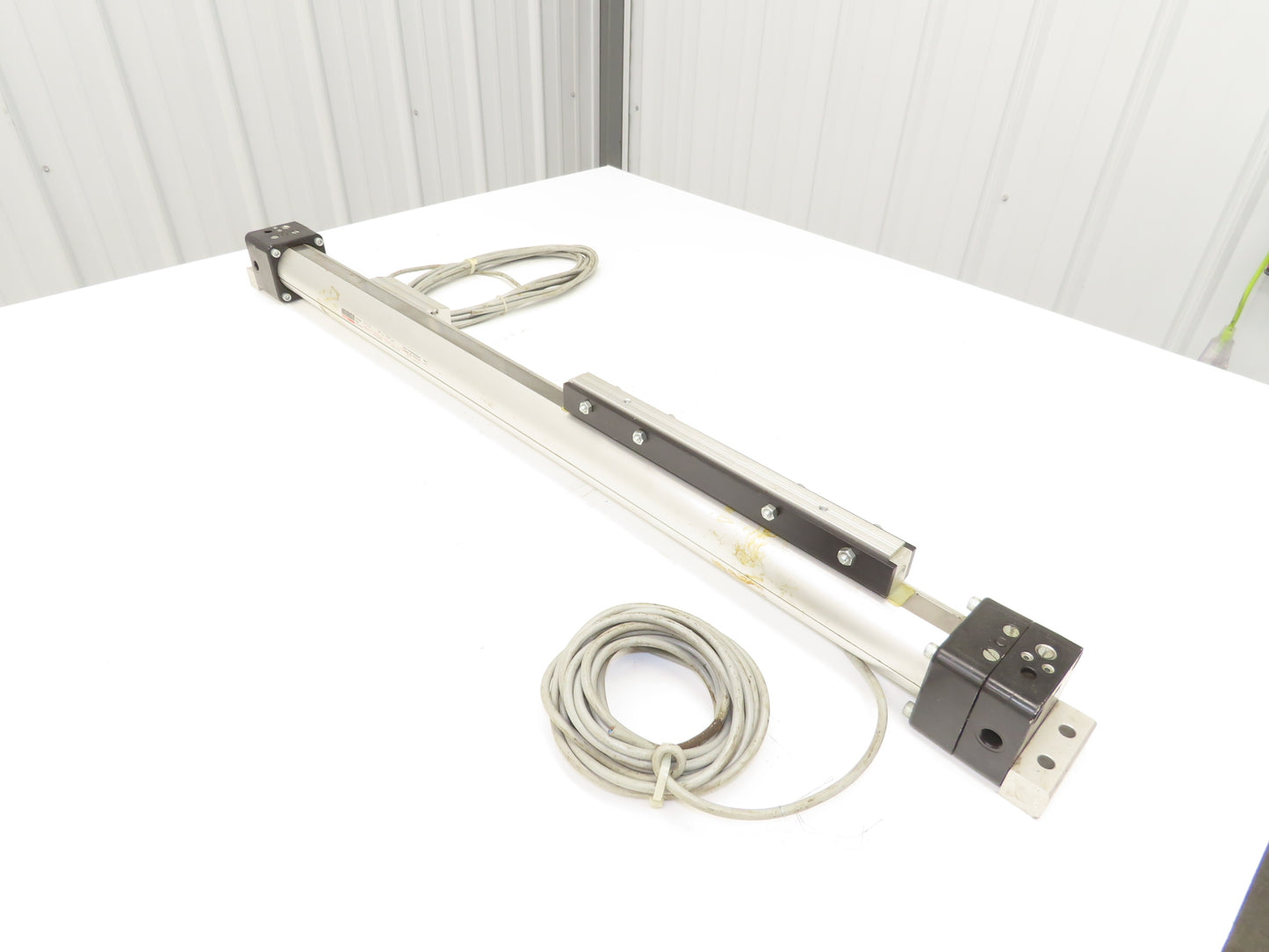 Hoerbiger-Origa P124-L/26X18BM Rodless Pneumatic Band Cylinder 18" Stroke