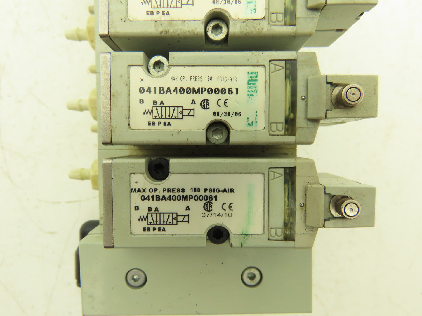 Numatics 041BA400MP00061 Pneumatic Solenoid Valve 4-Station Manifold 24VDC