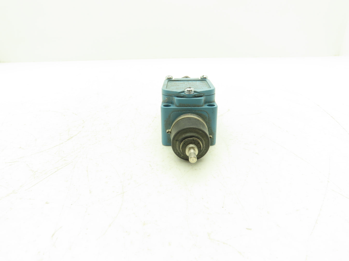 Honeywell SZL-WL-K-N Limit Switch Plunger Style 10A 300VAC/ 6A 24VDC