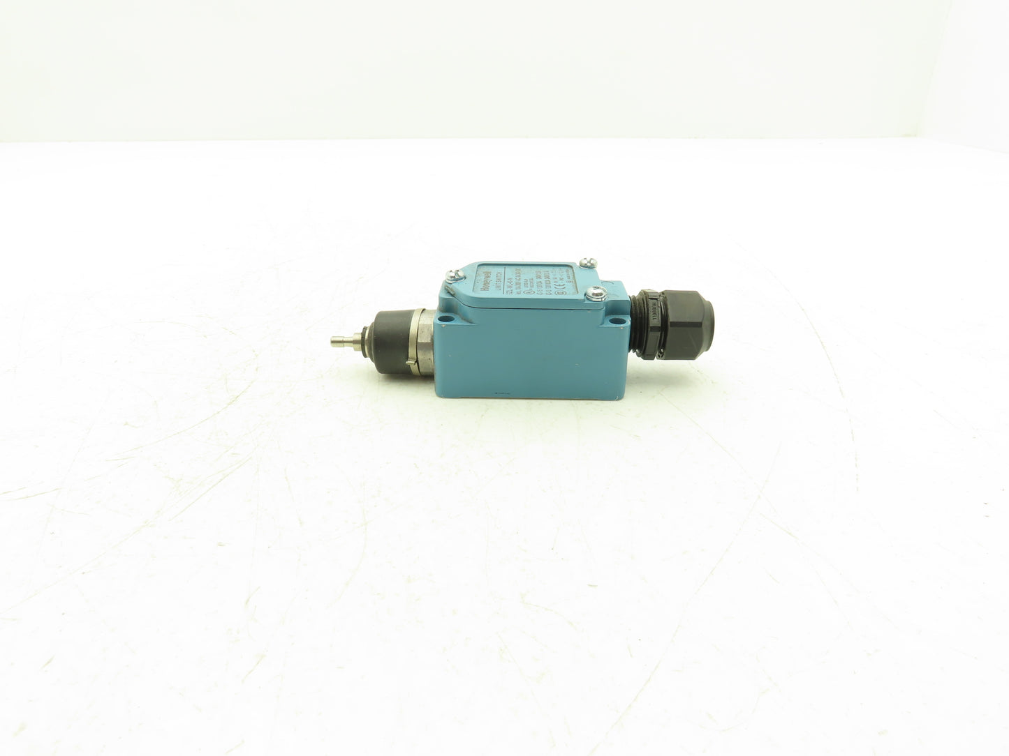 Honeywell SZL-WL-K-N Limit Switch Plunger Style 10A 300VAC/ 6A 24VDC