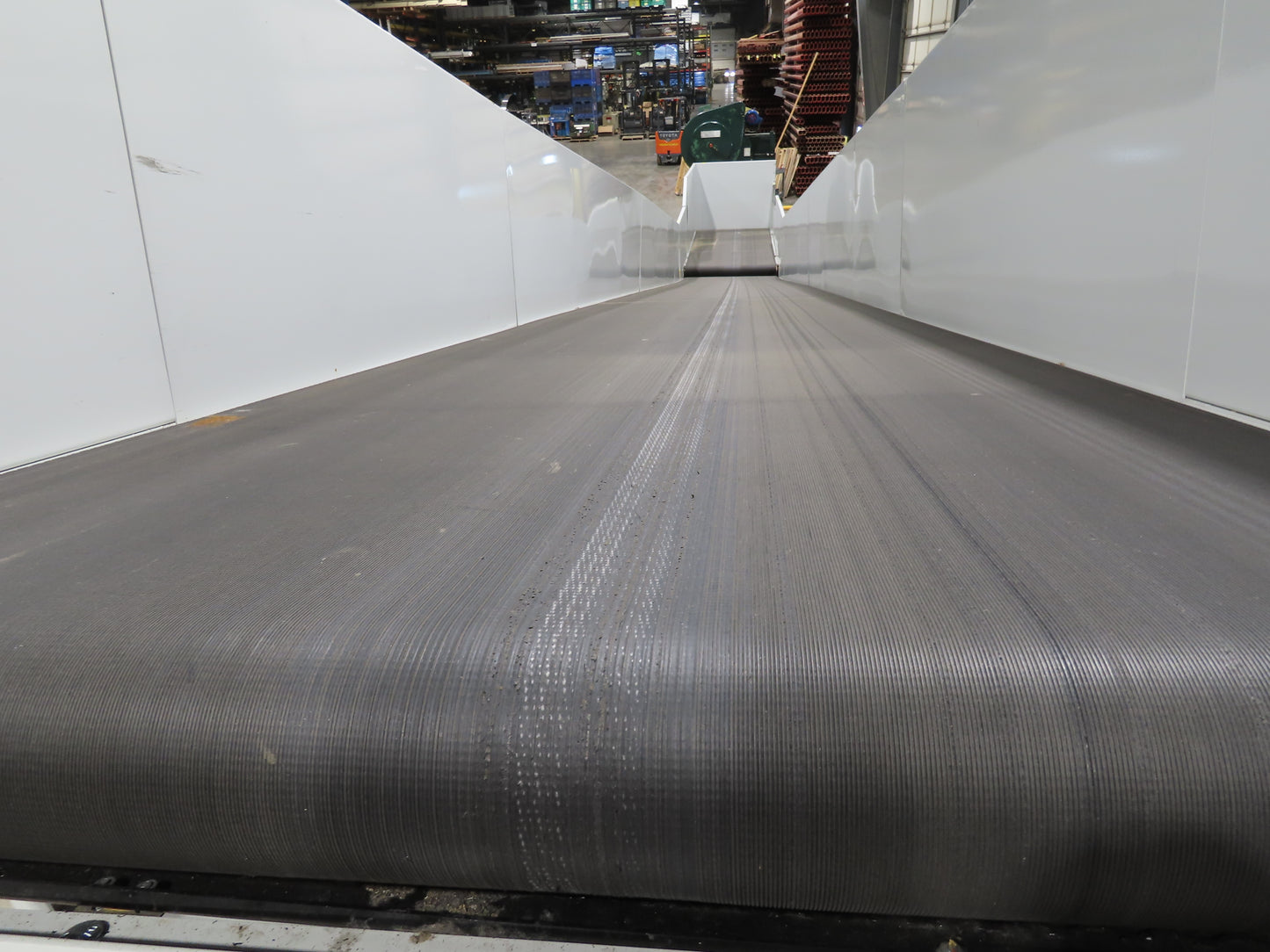 Hytrol HSSHD 43"x 40' Flat to Incline Belt Conveyor 3Hp 3PH Center Drive 168fpm