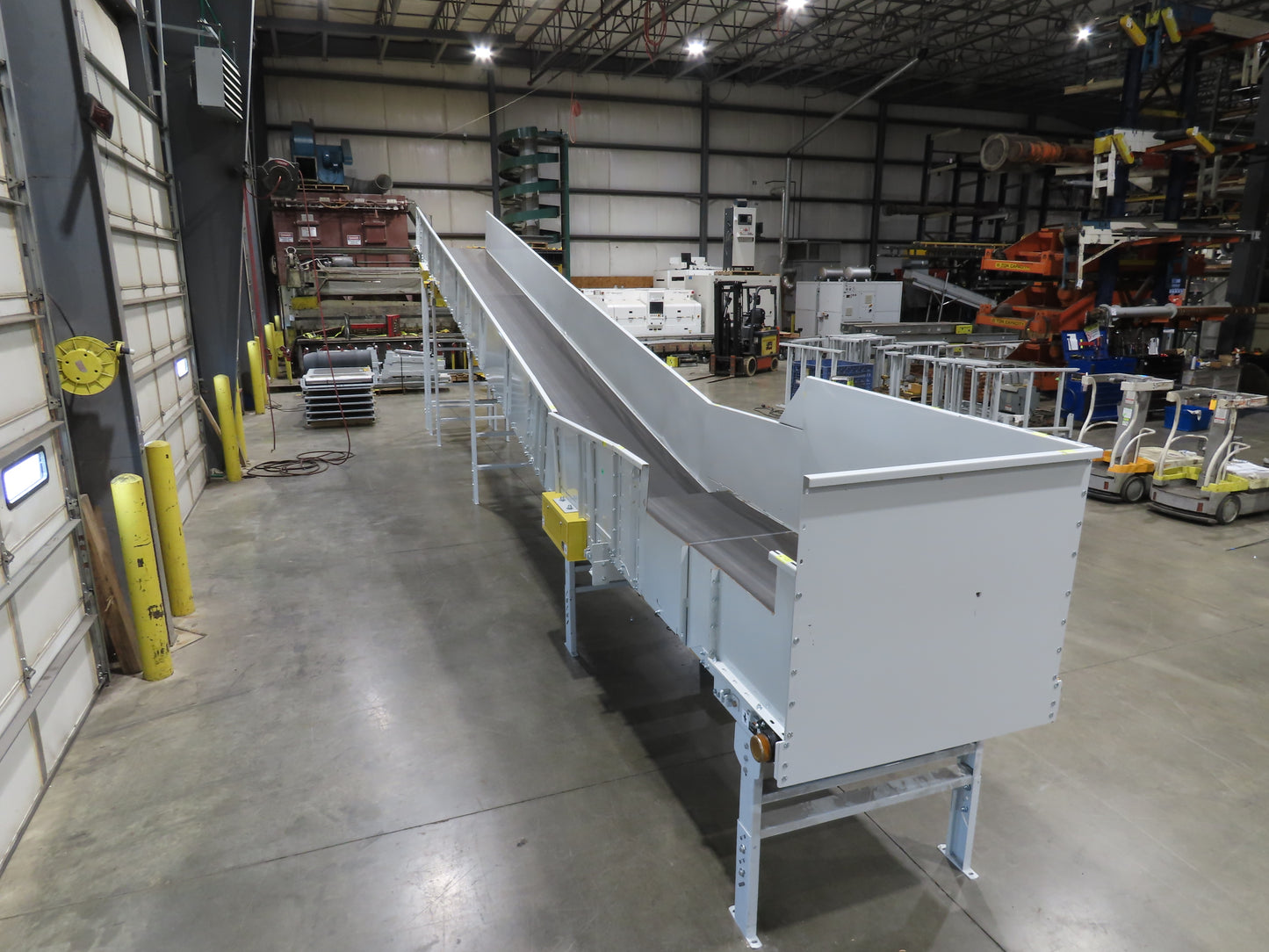 Hytrol HSSHD 43"x 40' Flat to Incline Belt Conveyor 3Hp 3PH Center Drive 168fpm