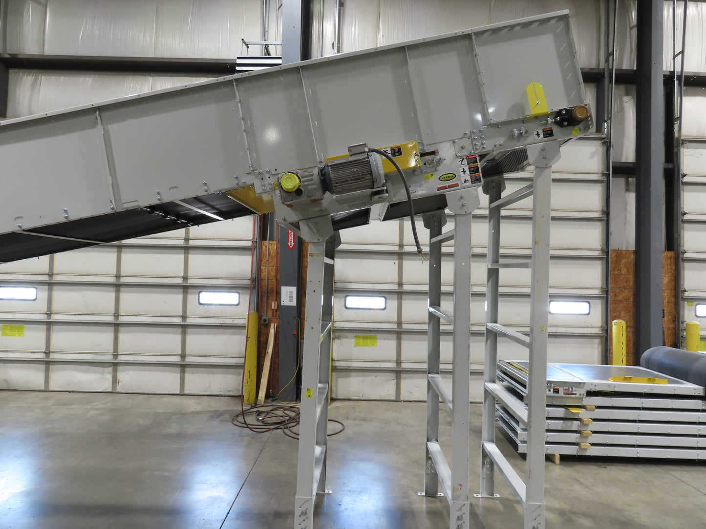 Hytrol HSSHD 43"x 40' Flat to Incline Belt Conveyor 3Hp 3PH Center Drive 168fpm
