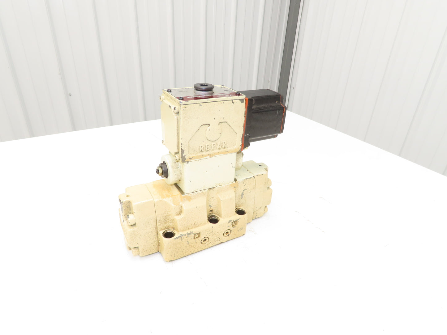 Toyo-oki HDD3-42SG-BcA-3E-06C-605 Directional Valve HD3-42SG-BcA-03B-DC-605  24V