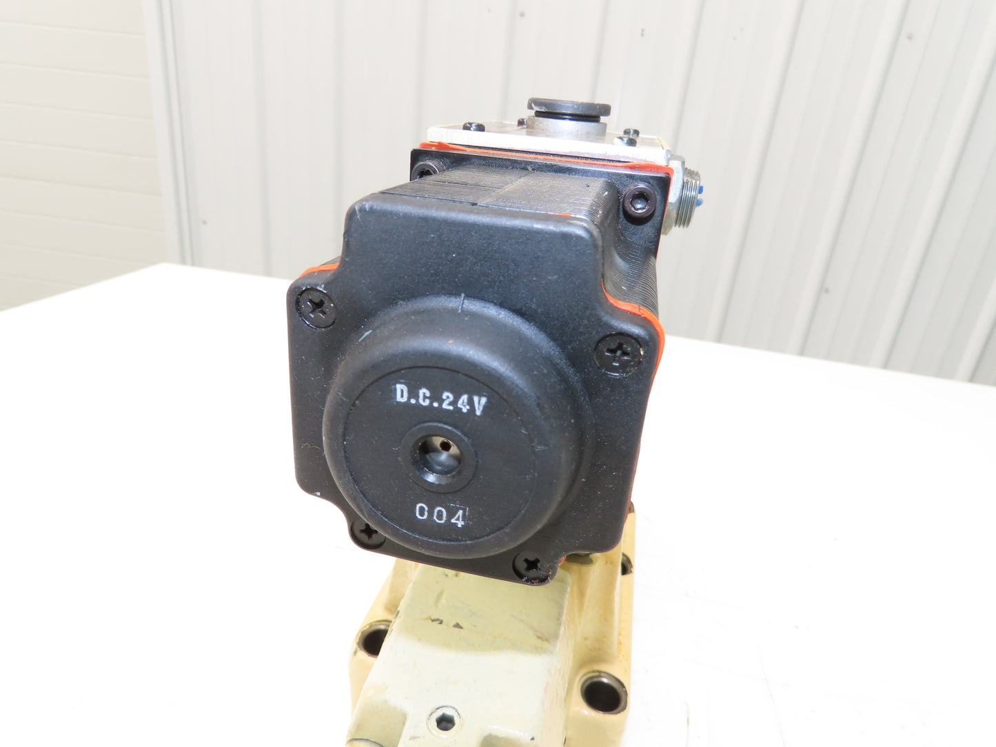 Toyo-oki HDD3-42SG-BcA-3E-06C-605 Directional Valve HD3-42SG-BcA-03B-DC-605  24V