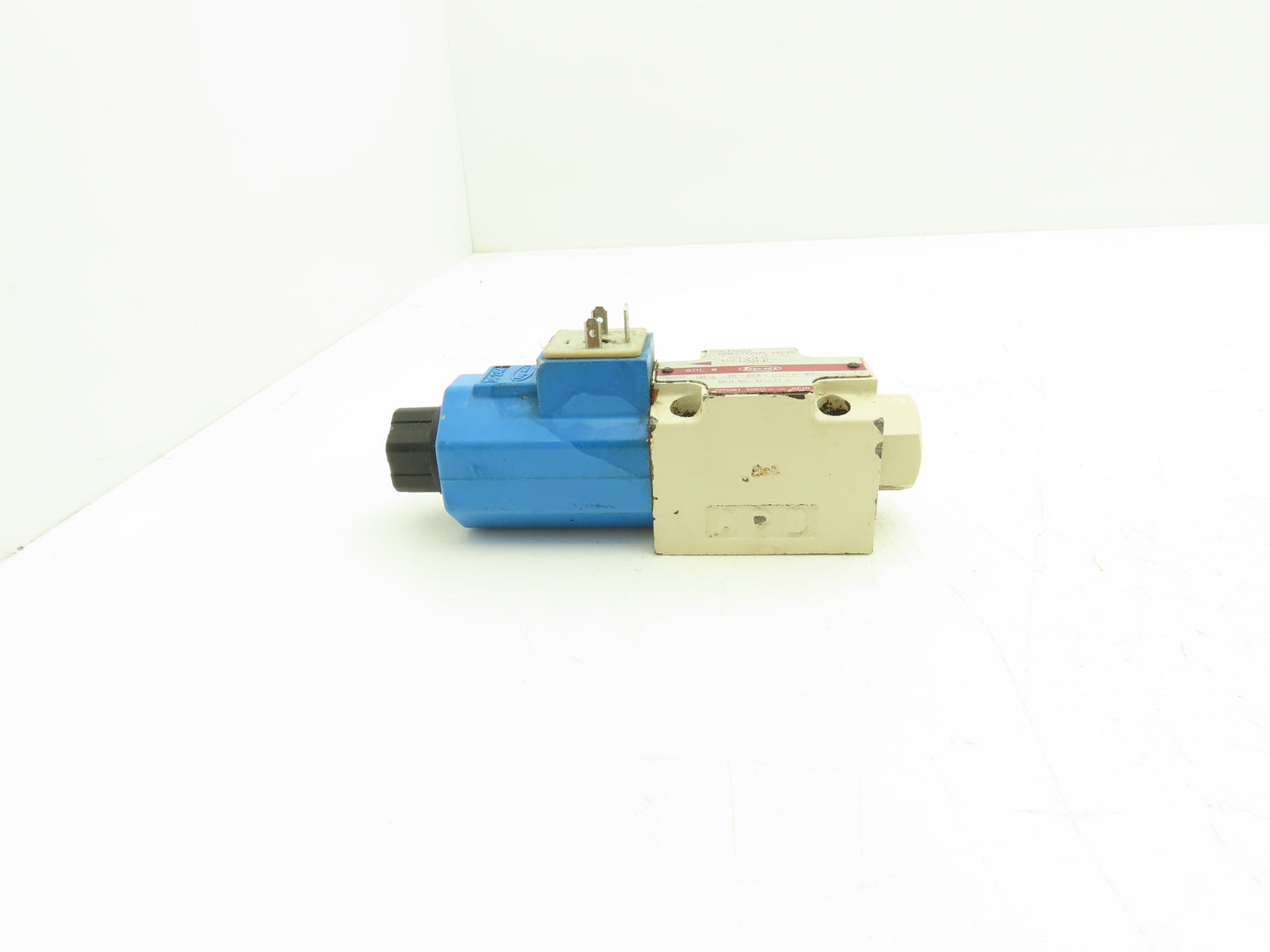 Toyo-oki HD3-2S-BcA-025A-WDD2-UL-A Hydraulic Directional Solenoid Valve 24VDC