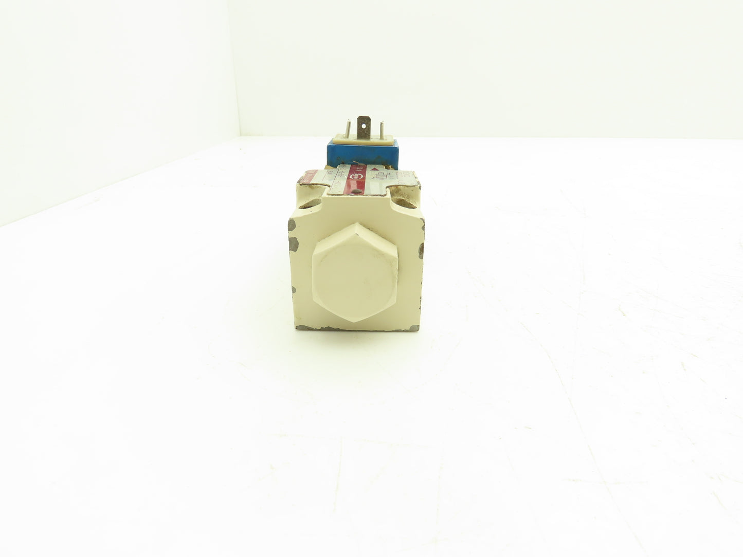 Toyo-oki HD3-2S-BcA-025A-WDD2-UL-A Hydraulic Directional Solenoid Valve 24VDC