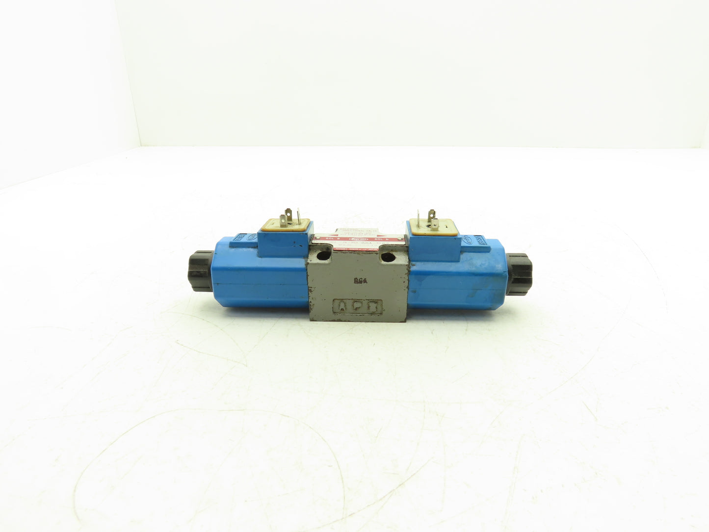 Toyo-oki HD3-3W-BGA-025A-WDD2 Hydraulic Directional Solenoid Valve 24VDC