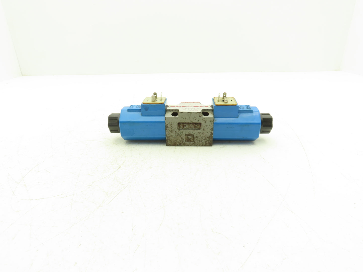 Toyo-oki HD3-3W-BGA-025A-WDD2 Hydraulic Directional Solenoid Valve 24VDC