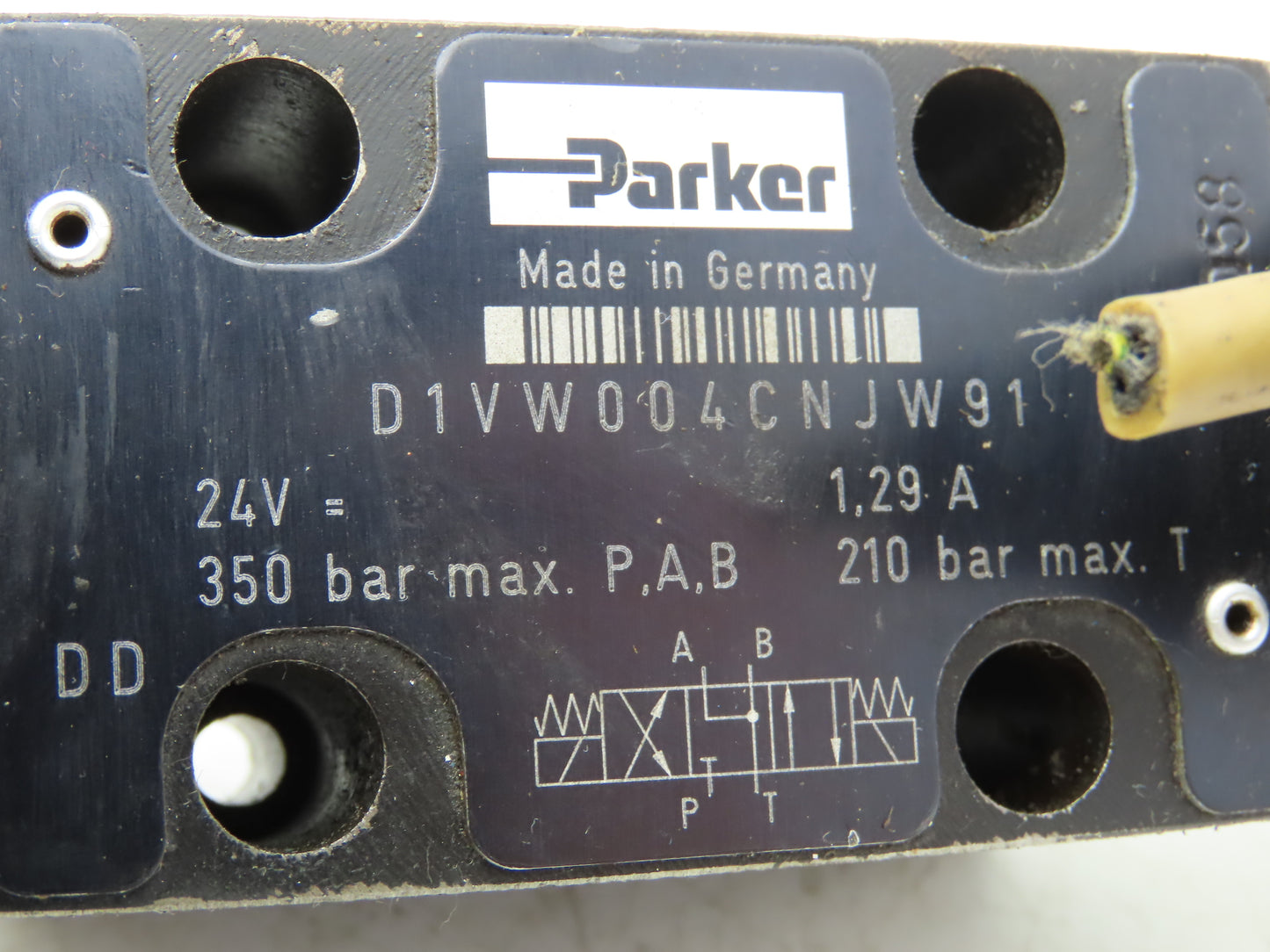 Parker D1VW004CNJW91 Hydraulic Directional Solenoid Valve 5000 PSI 24VDC
