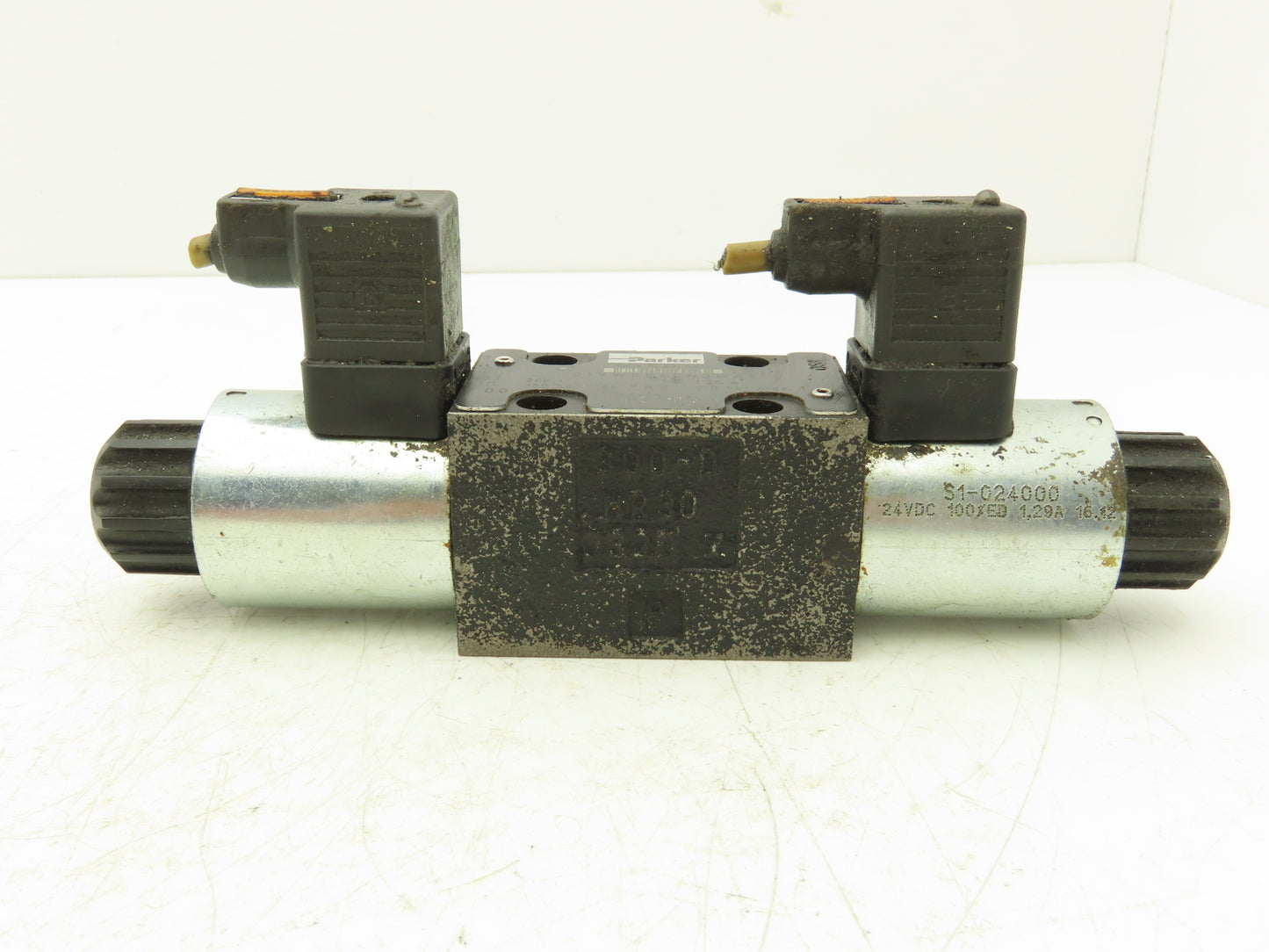 Parker D1VW004CNJW91 Hydraulic Directional Solenoid Valve 5000 PSI 24VDC