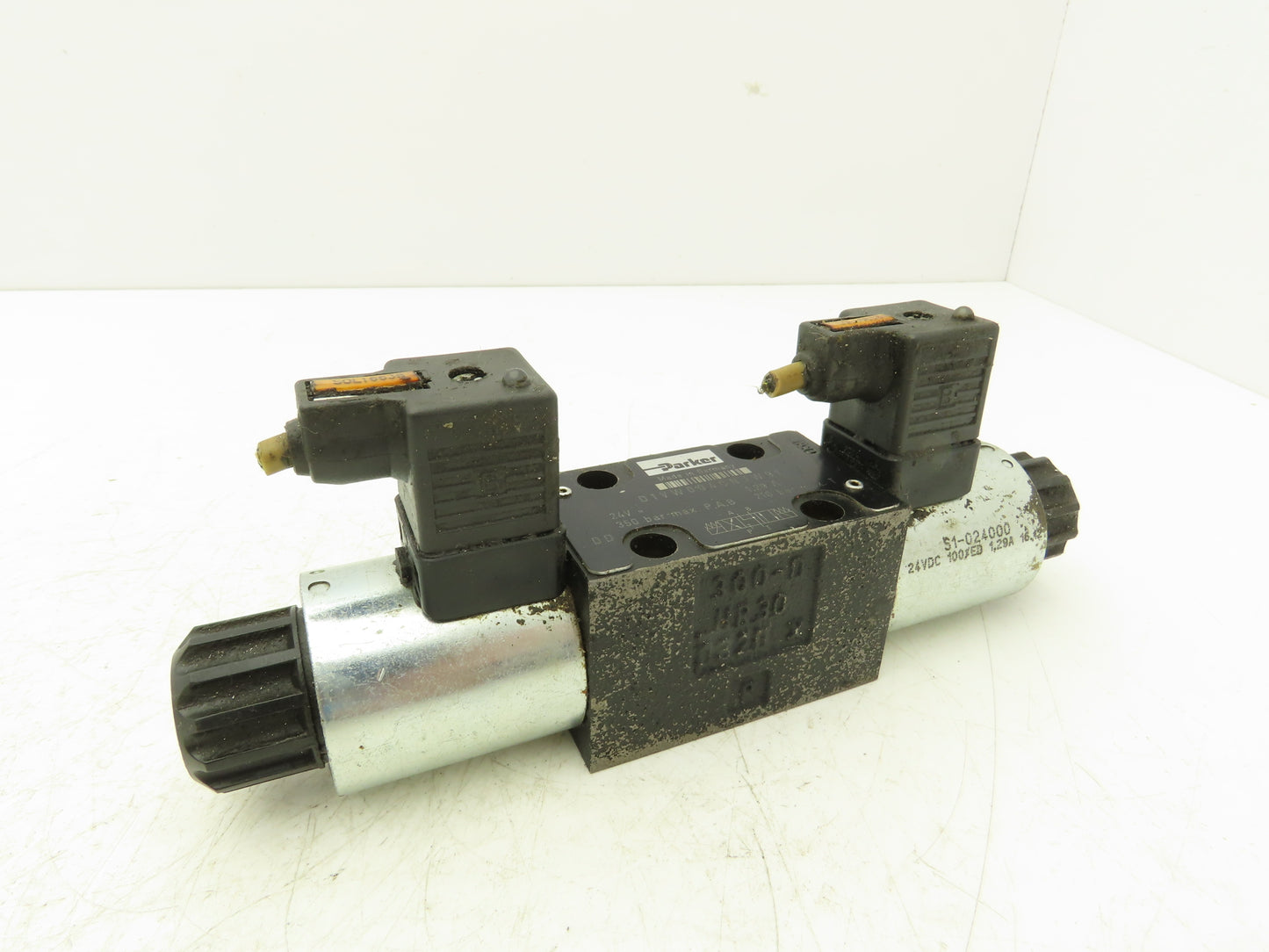 Parker D1VW004CNJW91 Hydraulic Directional Solenoid Valve 5000 PSI 24VDC