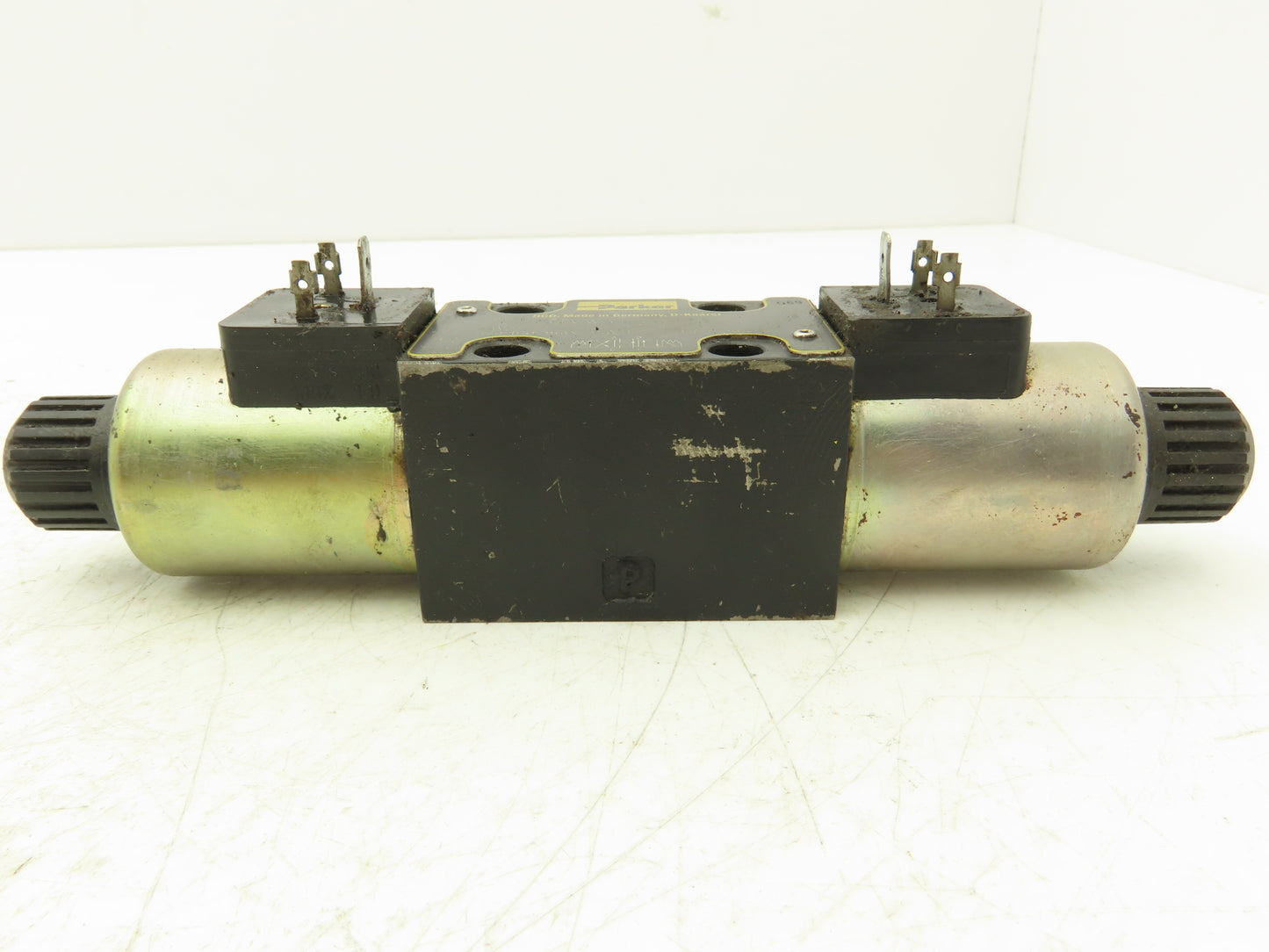 Parker D1VW4CNJW75 Hydraulic Directional Solenoid Valve 5000 PSI 24VDC