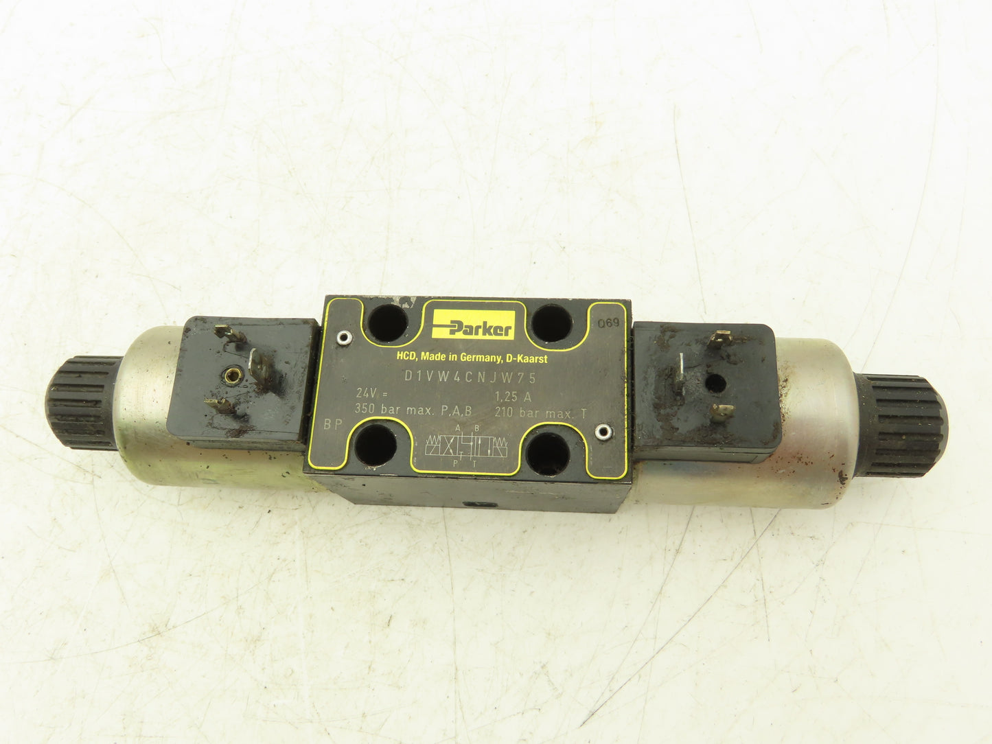 Parker D1VW4CNJW75 Hydraulic Directional Solenoid Valve 5000 PSI 24VDC