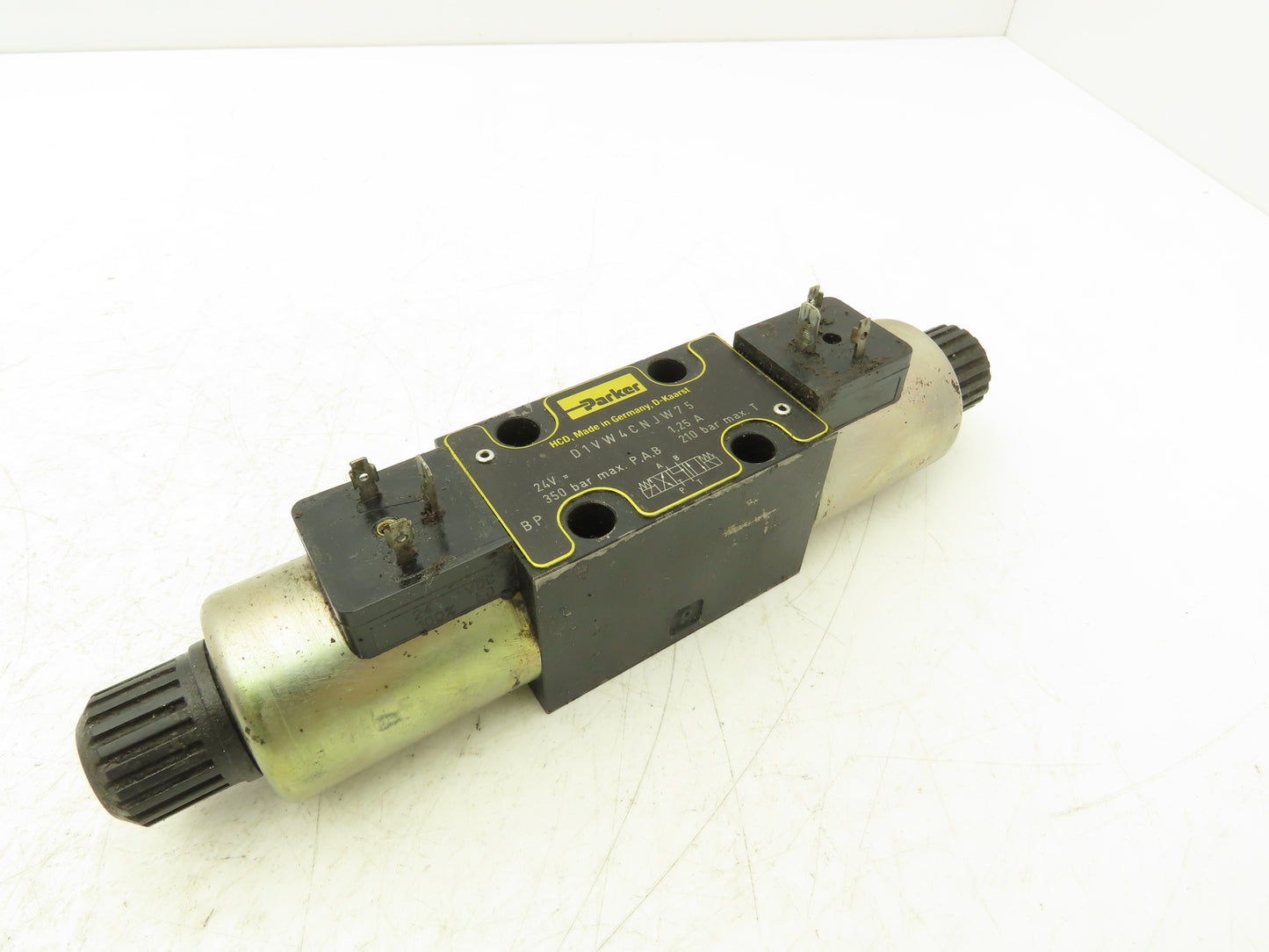 Parker D1VW4CNJW75 Hydraulic Directional Solenoid Valve 5000 PSI 24VDC