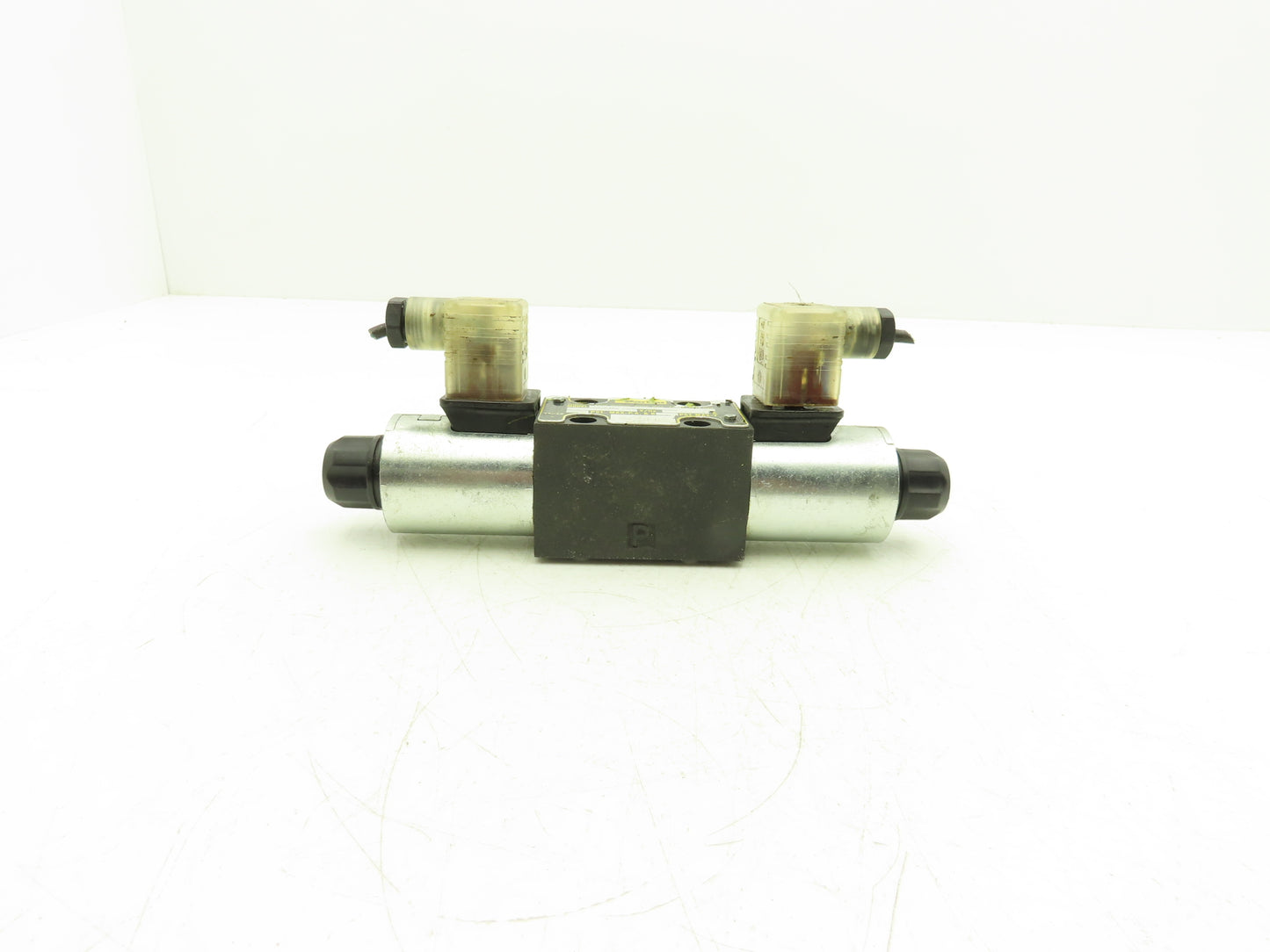 Parker D1VW020DNJW Hydraulic Directional Solenoid Valve 5000 PSI 24VDC